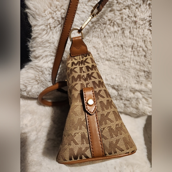 Michael Kors Crossbody - Picture 7 of 7